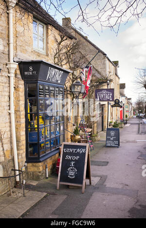 Vintage und Paint Shop. Verstauen Sie auf die würde, Gloucestershire, Cotswolds, England Stockfoto