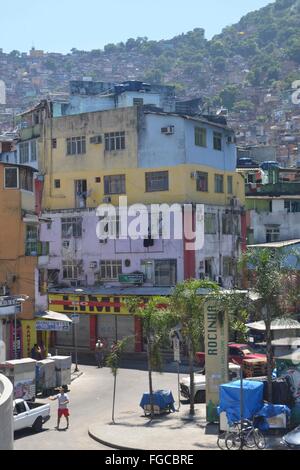 Ansichten von Rocinha Favela in Rio De Janeiro, der größten Favela in Brasilien. Stockfoto