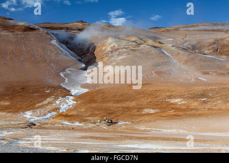 Vulkanlandschaft, Namafjall-Grat im Winter, in Reykjahlid, Myvatn-Gebiet, Nordisland, Island Stockfoto