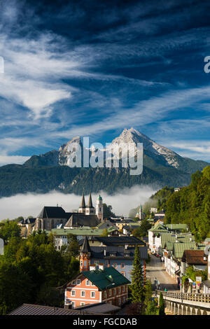 Blick auf Stadt, Pfarrkirche St. Andrew, Stiftskirche St. Peter, Watzmann hinter, Berchtesgaden, Berchtesgadener Land Stockfoto