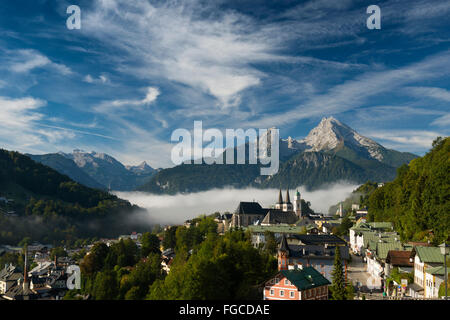Blick auf Stadt, Watzmann hinter, Berchtesgaden, Berchtesgadener Land, Upper Bavaria, Bavaria, Germany Stockfoto