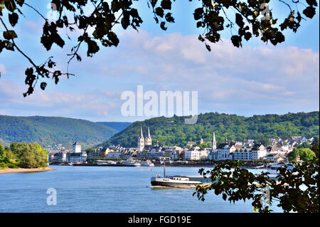 Romantischen Panoramablick über den Rhein mit der Stadt Boppard am Abend, Oberes Mittelrheintal, Deutschland Stockfoto