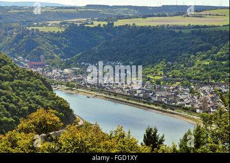 Stadt Oberwesel im Tal des Mittelrheins mit Stadtmauer und Wachtürme, Oberes Mittelrheintal, Deutschland Stockfoto