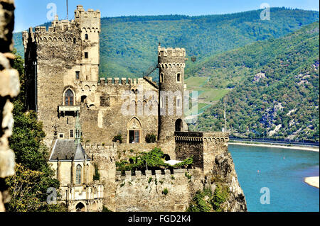 Nahaufnahme der Burg Rheinstein oberhalb des Rheins, Oberes Mittelrheintal, Deutschland Stockfoto