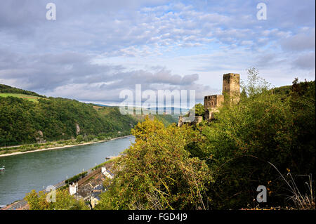 Die Burg Gutenfels, auch Caub Burg, über den Rhein und die Stadt Kaub, Oberes Mittelrheintal, Deutschland Stockfoto