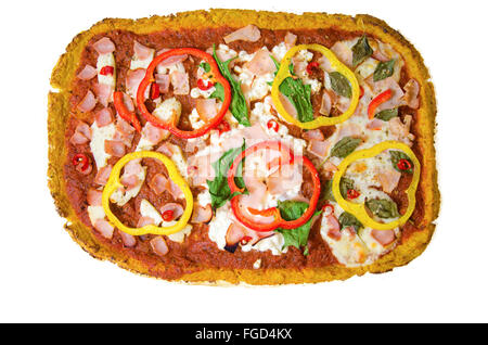 Draufsicht der rechteckigen 3 in 1 Ofen gebacken Blumenkohl Pizza Kruste belegt mit Halloumi, Landhaus, Mozzarella-Käse, Spinat, tur Stockfoto