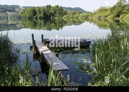 Pier mit Boot Stockfoto