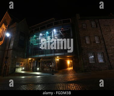 Die Außenseite des Aberdeen Maritime Museum bei Nacht Schottland Januar 2016 Stockfoto