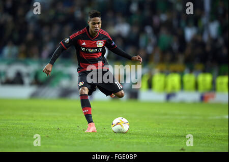 Lissabon, Portugal. 18. Februar 2016. Wendel von Leverkusen spielen den Ball während der UEFA Europa League Runde der 32 ersten Bein-Fußballspiel zwischen Sporting Lissabon und Bayer 04 Leverkusen im José-Alvalade-Stadion in Lissabon, Portugal, 18. Februar 2016. Foto: Federico Gambarini/Dpa/Alamy Live News Stockfoto