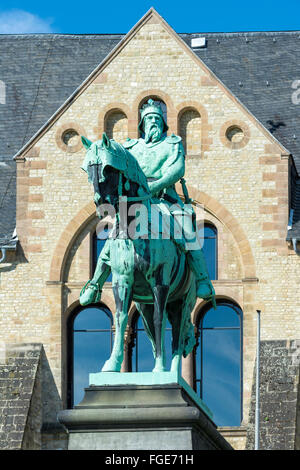 Reiterstandbild Kaiser Friedrich Barbarossa Kaiserpalast (Kaiserpfalz) Goslar Harz niedriger Sachsen Deutschland Unesco Welt Stockfoto