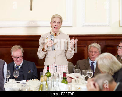 Lady Colin Campbell mit Robert Hardy und Don McCullin an Oldie des Jahres Awards 2016 Stockfoto