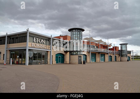 Eton College Rudern Zentrum am Dorney Lake, Buckinghamshire, England. Eton Dorney war es die 2012 Olympischen Sommerspiele Rudern Veranstaltungsort. Stockfoto