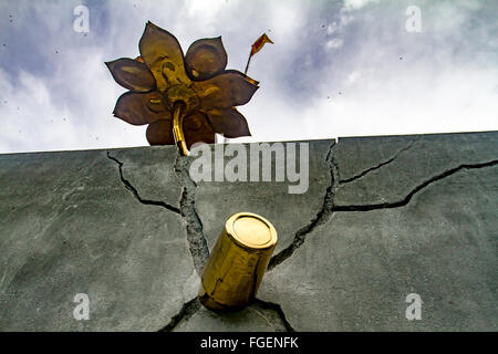 Kriegsdenkmal zur Erinnerung an die Niederlage der LTTE - Tamilischen Tiger durch Regierungstruppen im Jahr 2009. Stockfoto