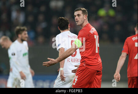 Augsburg, Deutschland. 18. Februar 2016. Liverpool Jordan Henderson reagiert während der Runde der 32 UEFA Europa League Fußball Spiel FC Augsburg Vs FC Liverpool in Augsburg, Deutschland, 18. Februar 2016. Foto: Andreas Gebert/Dpa/Alamy Live-Nachrichten Stockfoto