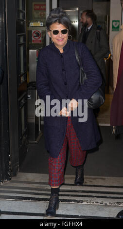 Tracey Ullman abgebildet verlassen die Radio 2 Studios Featuring: Tracey Ullman Where: London, Vereinigtes Königreich bei: 15. Januar 2016 Stockfoto