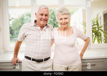 Porträt von älteres Paar in Küche Stockfoto