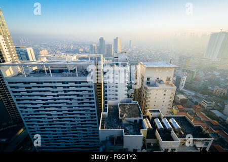 Am frühen Morgen Blick auf Hochhäuser in Makati, Metro Manila, Philippinen. Stockfoto