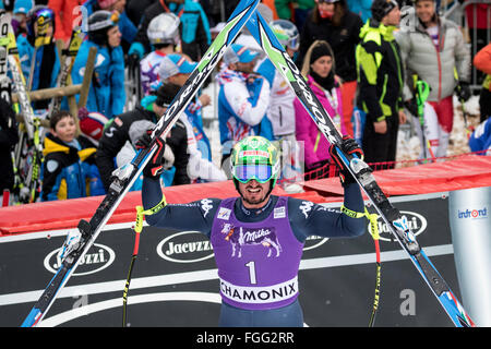 Chamonix, Frankreich. 19. Februar 2016. Dominik PARIS (ITA) kommt an die Oberfläche des Downhill Teil des Rennens, 2. Platz in der Männer Alpine Kombination in Chamonix zu nehmen. Die Männer Alpine Kombination (Abfahrt und Slalom) endete mit der Abfahrt Abschnitt des Rennens zuletzt aufgrund von Wetterbedingungen (starker Schneefall) früher in Chamonix. Das Rennen begann um 15,15 Uhr auf einer verkürzten Strecke nach einer weiteren Stunde Verspätung. Das Podium war - 1 - PINTURAULT Alexis (FRA) 2:13.29 2-PARIS Dominik (ITA) 2:13.56 3-MERMILLOD BLONDIN Thomas (FRA) 02:13. Bildnachweis: Genyphyr Novak/Alamy Live-Nachrichten Stockfoto