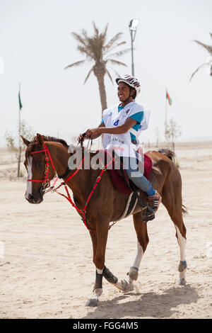 Fahrer am Ende einer Etappe der Langstreckenrennen am CHI Al Shaqab 2014 Stockfoto