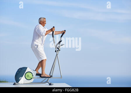 gesunde Senioren Mann trainieren Stockfoto