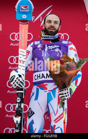 Chamonix, Frankreich. 19. Februar 2016. -Thomas Mermillod Blondin - 3. Platz auf dem Podium. Die Männer Alpine Kombination (Abfahrt und Slalom) endete mit der Abfahrt Abschnitt des Rennens zuletzt aufgrund von Wetterbedingungen (starker Schneefall) früher in Chamonix. Das Rennen begann um 15,15 Uhr auf einer verkürzten Strecke nach einer weiteren Stunde Verspätung. Das Podium war - 1 - PINTURAULT Alexis (FRA) 2:13.29 2-PARIS Dominik (ITA) 2:13.56 3-MERMILLOD BLONDIN Thomas (FRA) 02:13. Bildnachweis: Genyphyr Novak/Alamy Live-Nachrichten Stockfoto