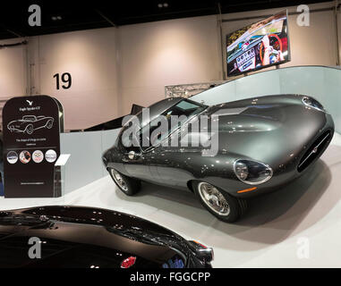 London, UK. 18. Februar 2016. Jaguar-Restaurator Stand im London Classic Auto zeigen ExCeL Exhibition Centre London UK Credit: Martyn Goddard/Alamy Live News Stockfoto