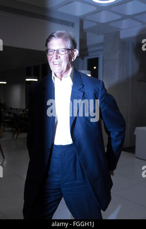 London UK. 19. Februar 2016. Bill Cash konservative Wartungstafel kommt in der Mitte von Königin Elizabeth II als Basis Gastredner. Referenten aus des politischen Spektrums, einschließlich Co-Gründer Peter Knochen MP, Kate Hoey MP und Tom Pursglove MP und Nigel Farage MEP, diskutieren in der Queen Elizabeth II Mitte UK parlamentarische Demokratie wiederherzustellen und übernimm die Kontrolle aus der zügellosen Bürokraten in Brüssel zurück. Basis ist eine euroskeptische Gruppe Kampagnen um Großbritannien aus der Europäischen Union-Kredit zu erhalten: Amer Ghazzal/Alamy Live-Nachrichten Stockfoto