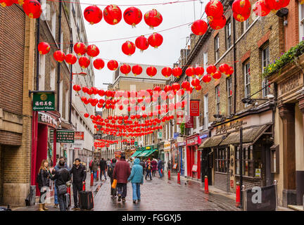 Lisle Street dekoriert für Chinese New Year im Februar 2016, Chinatown, Soho, London, England, UK Stockfoto