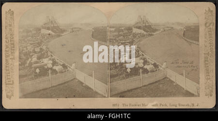 Ein stereoskopisches Foto eines Pferderennens im Mammoth Park in Long Branch, N.J., das das Geschehen und die Spannung der Veranstaltung einfängt. Stockfoto