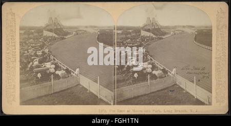 Ein stereoskopisches Foto aus der Robert N. Dennis Kollektion, das ein Pferderennen im Mammoth Park in Long Branch, New Jersey zeigt und die Spannung der Veranstaltung festlegt. Stockfoto