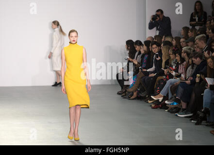 19. Februar 2016 London: London Fashion Woche AW16 J. JS Lee Laufsteg zeigen Credit: Ian Davidson/Alamy Live News Stockfoto