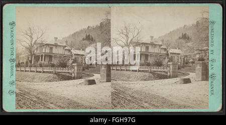 Dieses Foto von Van Wagner zeigt eine Residenz in Nyack, New York, und bietet einen Einblick in die Architektur und Landschaft des 19. Jahrhunderts. Stockfoto