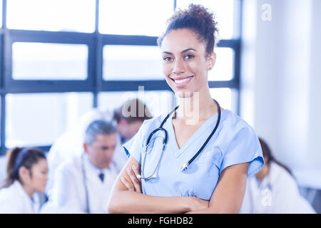Porträt der Ärztin lächelt in die Kamera Stockfoto