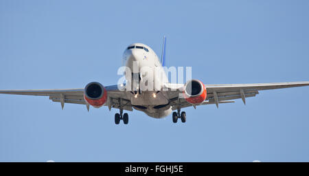 SAS Scandinavian Airlines Boeing 737 LN-RRR ins Land kommen am Flughafen London Heathrow LHR Stockfoto