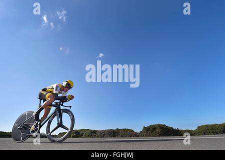 Sagres, Portual. 19. Februar 2016. ROGLIC Primoz (SLO) Fahrer des TEAM LOTTO NL - JUMBO in Aktion während der 3. Etappe des 42. der Algarve-Rundfahrt Radrennen, einem Einzelzeitfahren von 18km mit start und Ziel in Sagres am 19. Februar 2016 in Sagres, Portugal. Bildnachweis: Aktion Plus Sport/Alamy Live-Nachrichten Stockfoto