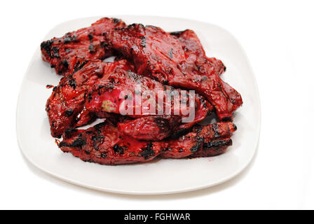 Chinesische gegrillte Schweinerippchen auf einem Teller Stockfoto