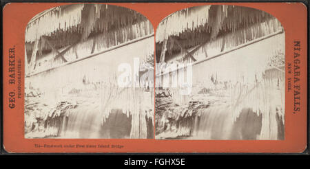 Ein Foto von George Barker, das das Frostwerk unter der ersten Schwester Island Bridge zeigt und die komplizierten Eisformationen betont. Stockfoto