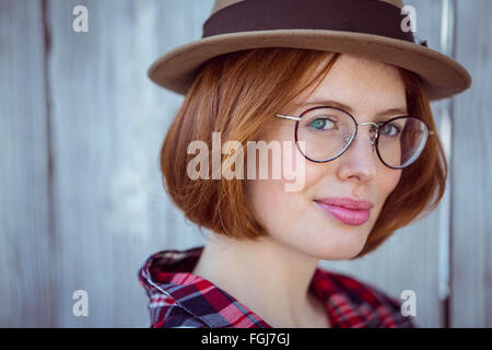 enge Porträt einer lächelnden Frau hipster Stockfoto