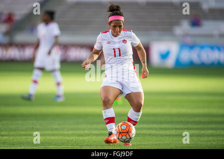 Houston, TX, USA. 19. Februar 2016. Kanada-Mittelfeldspieler Desiree Scott (11) steuert den Ball während eine Olympia-Qualifikation CONCACAF Fußball Halbfinalspiel zwischen Deutschland und Costa Rica BBVA Compass Stadium in Houston, Texas. Trask Smith/CSM/Alamy Live-Nachrichten Stockfoto