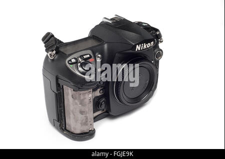 Pavlograd, Donezk - Januart 27, 2015: Nikon D200 DSLR DSLR-Kamera mit losen Kautschuk. Isoliert auf weißem Hintergrund Stockfoto