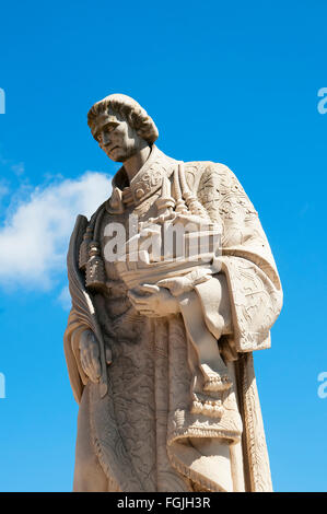 Statue auf dem Mirador St Luzia über die Alfama und Alcantara Viertel von Lissabon Portugal Stockfoto