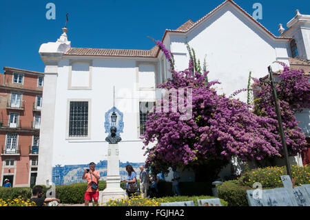 Kirche und Gärten in Alfama Lissabon Bezirkshauptstadt Stadt von Portugal Europa Stockfoto