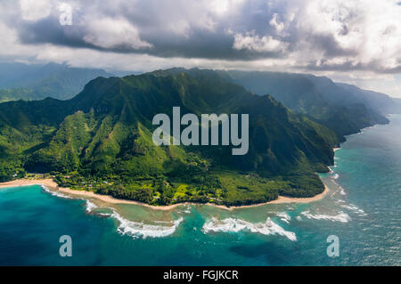 Luftaufnahme des Ha'Ena Point State Park, Kauai, Hawaii. Stockfoto