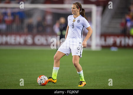 Houston, Texas, USA. 19. Februar 2016. 19. Februar 2016: USA Mittelfeldspieler Lindsey Horan (9) steuert den Ball bei einem Halbfinale Olympia-Qualifikation CONCACAF Fußballspiel zwischen den USA und Trinidad & Tobago BBVA Compass-Stadion in Houston, TX. USA gewann mit 5: 0 und verdient einen Platz in der Sommer-Olympics.Trask-Smith/CSM-Kredit: Cal Sport Media/Alamy Live News Stockfoto