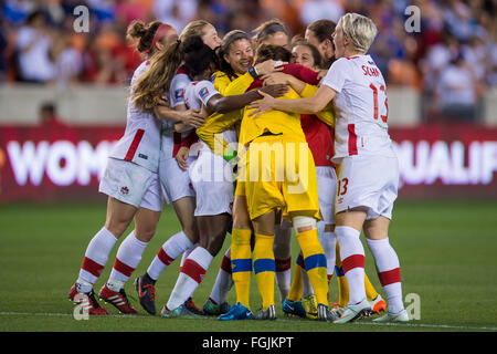 Houston, TX, USA. 19. Februar 2016. Team Kanada feiert einen Sieg nach ein Halbfinale Olympia-Qualifikation CONCACAF Fußball-Spiel zwischen Kanada und Costa Rica BBVA Compass Stadium in Houston, Texas. Trask Smith/CSM/Alamy Live-Nachrichten Stockfoto