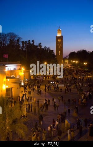 La Koutoubia Moschee am Jemaa El Fna Platz in Marrakesch auf Nightime. Marokko Stockfoto
