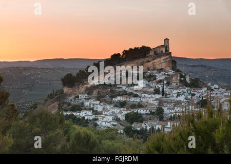 Montefrio bei Sonnenuntergang, Provinz Granada, Spanien Stockfoto