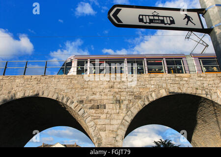 Dublin Luas Tram ÖPNV Stadtbahn Stockfoto