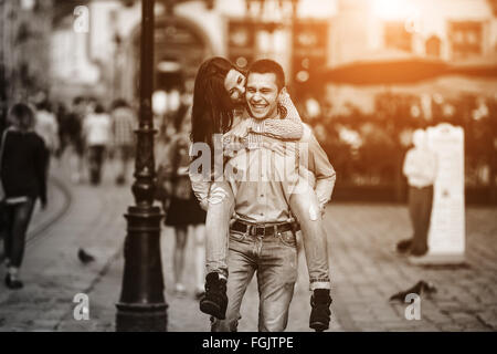 Paar hat Spaß in der Stadt Stockfoto