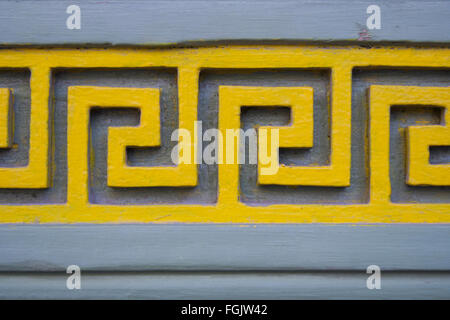 Labyrinth-artigen geschnitzten Muster auf eine Tür in der Altstadt, Tallinn, Estland Stockfoto